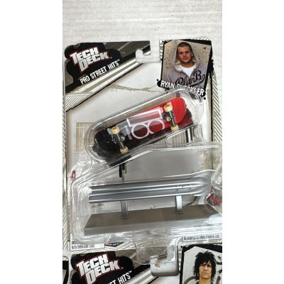 Tech Deck Street Hits Fingerboard and Skate Obstacle - 5 Pack